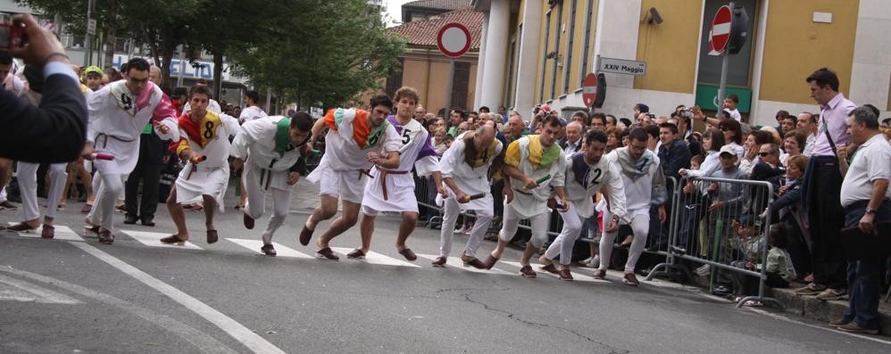 Desio, palio degli zoccoli: la partenza - foto d’archivio