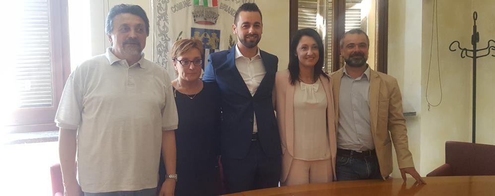 Carate, la giunta di Luca Veggian: da sinistra, Giovanni Fumagalli, Cristina Camesasca, Veggian, Eleonora Frigerio e Ian Farina (manca Alessandro Terraneo, in ferie)