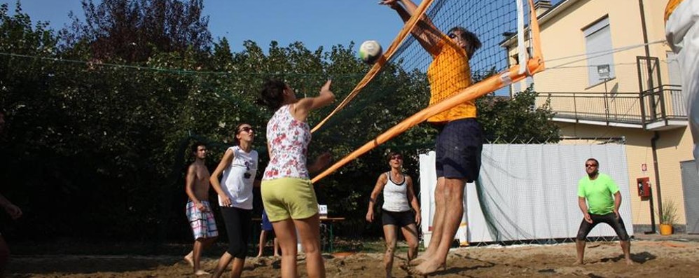 Sfide a beach volley: domenica 17 saranno in viale Lombardia