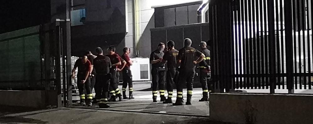 Carate Brianza vigili del fuoco alla Cosmelux  mercoledì sera