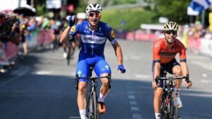 Elia Viviani al traguardo