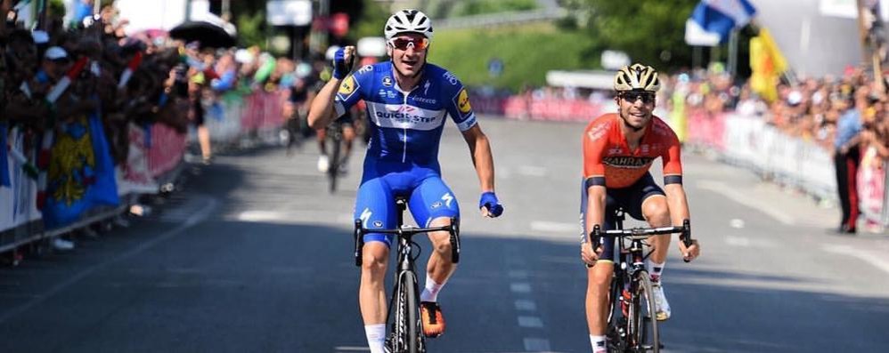 Elia Viviani al traguardo