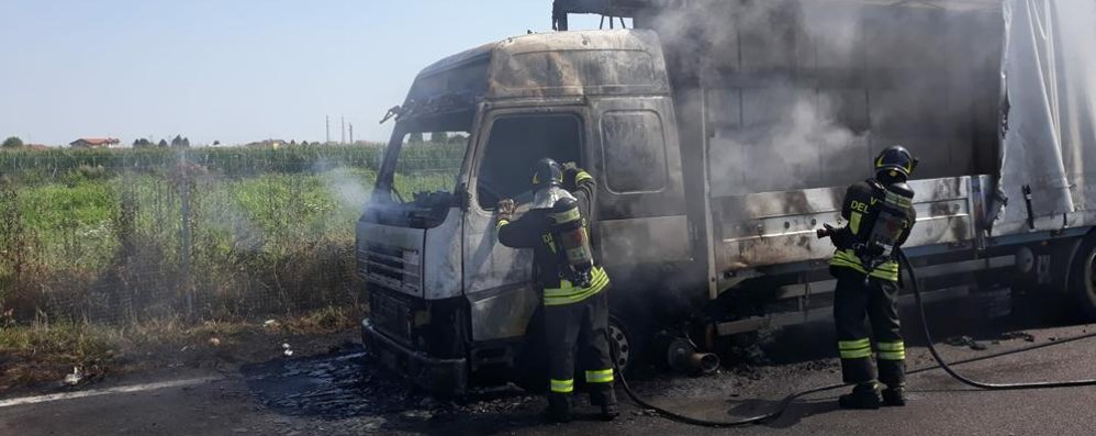 Lentate camion a fuoco Milano Meda