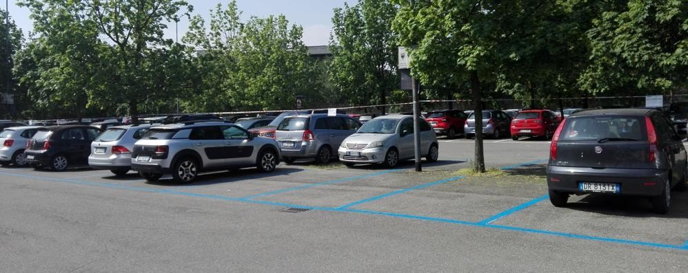 Lissone, parcheggi blu a pagamento: ad agosto sono gratis per un periodo