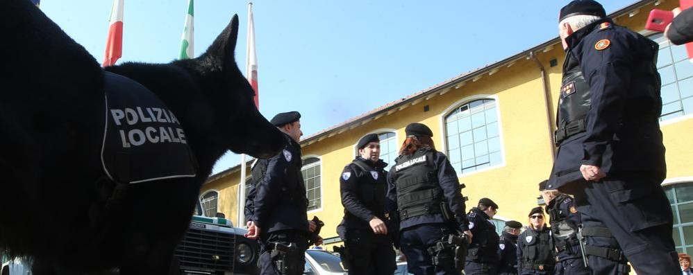 Gli agenti del Nost della polizia locale di Monza