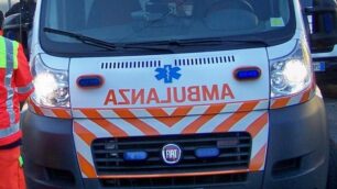 Monza: madre e due figli cadono dalle scale mobili in un negozio del centro
