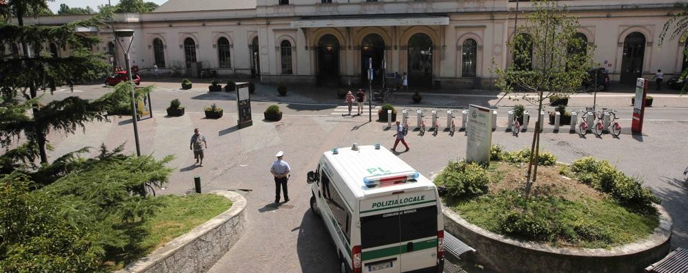 Monza Polizia locale stazione Fs