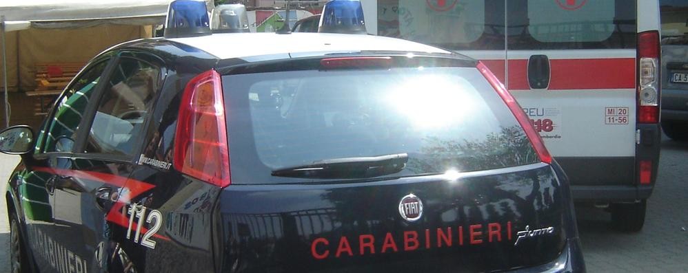 Paderno, carabinieri e ambulanza - foto d’archivio