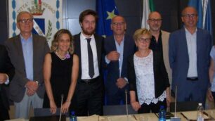 Seregno - La squadra del sindaco Alberto Rossi: da sinistra, William Viganò, Gigi Pelletti, Federica Perelli, il primo cittadino, il presidente del consiglio comunale Pietro Amati, Laura Capelli, Claudio Vergani, Pinuccio Borgonovo ed Ivana Mariani