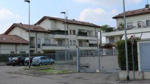 Un complesso di case della residenza Ylenia