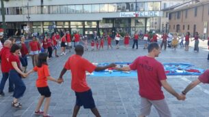 Solidarietà: magliette rosse anche in Brianza