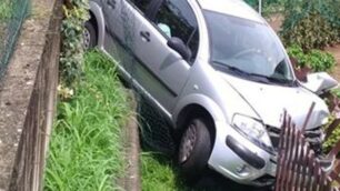 La Citroen fuori strada in via Casati