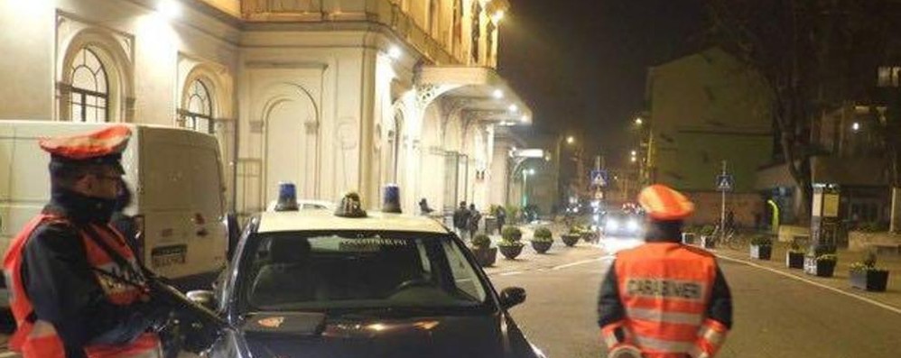 Carabinieri in stazione a Monza