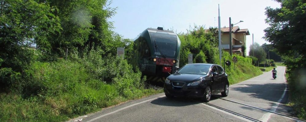 Besanino guasto passaggio a livello - foto diffusa da Alessandro Corbetta