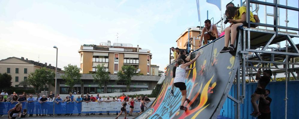 Villasanta Power run 2017: l’ostacolo in piazza del Comune