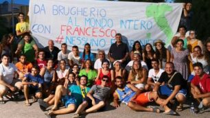 Nelle foto gli oratoriani con i giovani richiedenti asilo, con il medico Pietro Bartolo, con il sindaco di Lampedusa e con suor Paola