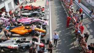 Alcune monoposto schierate per il pubblico all’autodromo