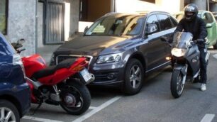 I bambini sono stati lasciati in auto
