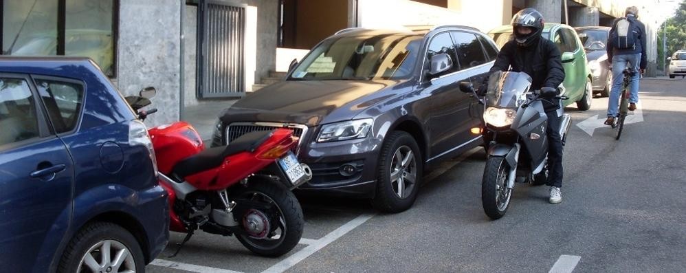 I bambini sono stati lasciati in auto