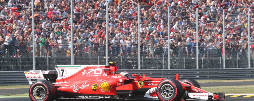 La Ferrari davanti al pubblico di Monza