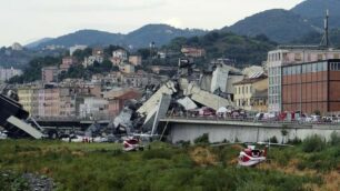 Il ponte di Genova crollato