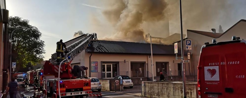 L’incendio in corso