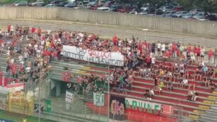 Calcio, Monza Feralpisalò: striscione per Andrissi