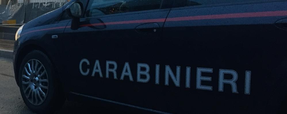 Cavenago, ladro dà un pugno al dipendente “spione”: arrestato