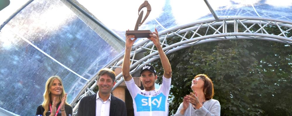 Gianni Moscon solleva la coppa della Agostoni a Lissone