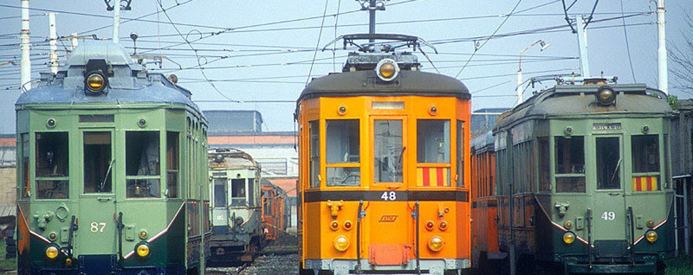 Vecchi tram delle linee di trasporto milanesi verso la Brianza