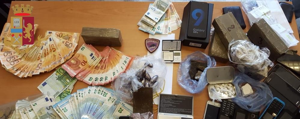 Sequestro droga ps via Bergamo