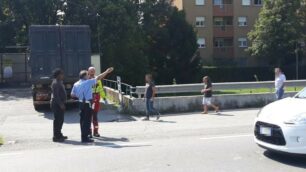 Bovisio Masciago Varedo incidente moto camion, atterrato l'elisoccorso