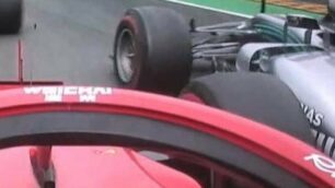 Il momento del contatto tra Hamilton e Vettel