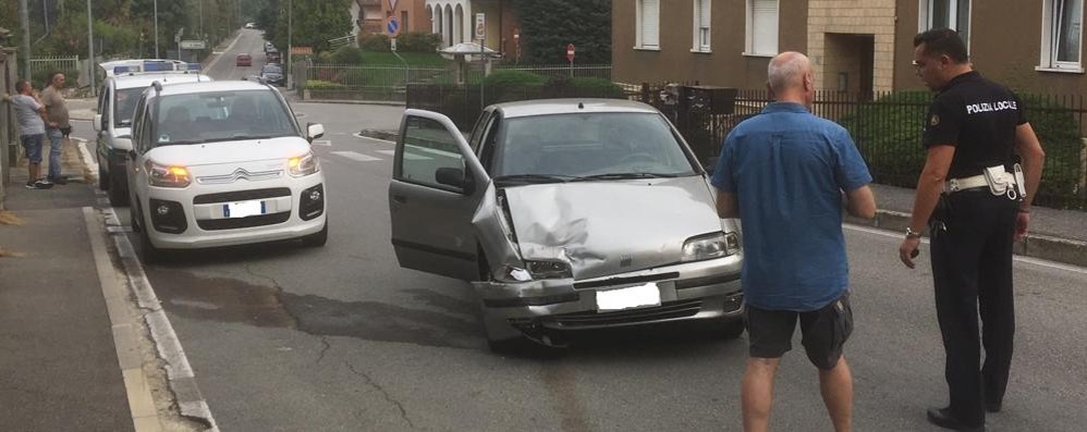 La scena dell’incidente in via Monti a Lesmo