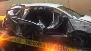 L’auto distrutta nel tunnel di viale Lombardia a Monza