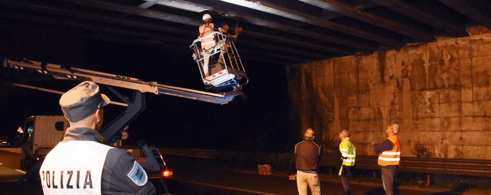 Meda, i primi controlli sul ponte numero 26 della superstrada nella notte tra il 13 e 14 settembre