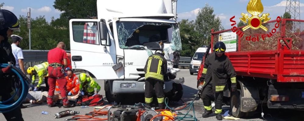 Incidente Cambiago su ponte A4 tra mezzi pesanti