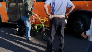 Seregno incidente bambino bici autobus