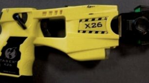 Taser alla polizia locale, l’assessore Arena: «Spero che a Monza saremo i primi in Italia»