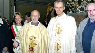 Lissone: don Franco Oliverio, parroco della Bareggia per 31 anni durante la Messa di Saluto ai parrocchiani domenica 14 ottobre con sindaco di Macherio e Don Tiziano Vimercati