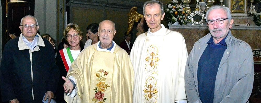 Lissone: don Franco Oliverio, parroco della Bareggia per 31 anni durante la Messa di Saluto ai parrocchiani domenica 14 ottobre con sindaco di Macherio e Don Tiziano Vimercati