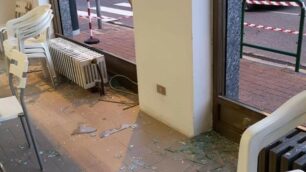 Cogliate spaccata vetrata sede Lega - foto del sindaco su Facebook