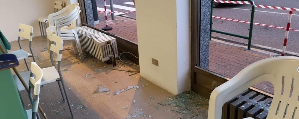 Cogliate spaccata vetrata sede Lega - foto del sindaco su Facebook