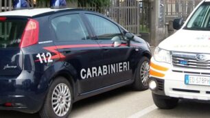 CARABINIERI E AUTO MEDICA - foto d’archivio