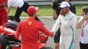 Stretta di man tra Vettel ed Hamilton a Monza lo scorso settembre
