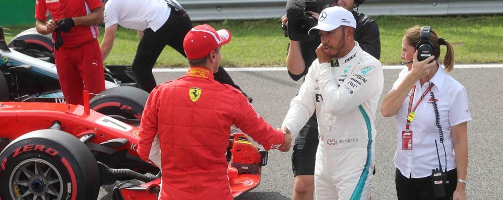 Stretta di man tra Vettel ed Hamilton a Monza lo scorso settembre