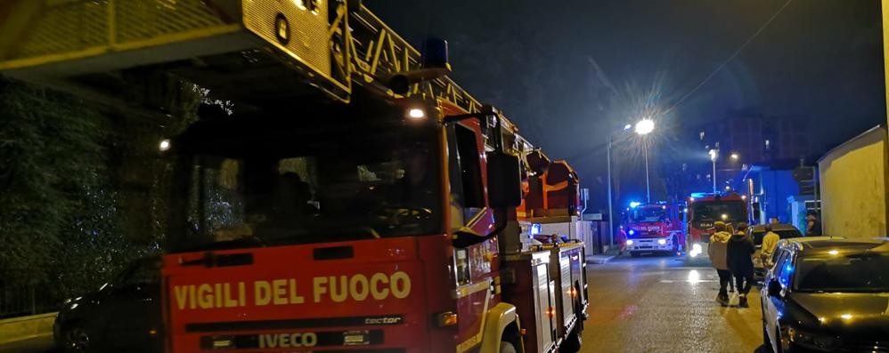 I vigili del fuoco in via Fogazzaro