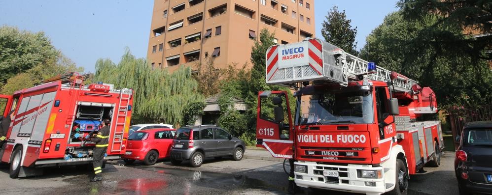 La zona dell’incendio in via Maroncelli