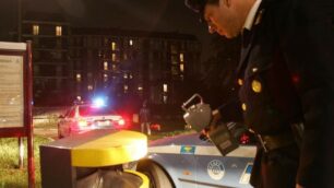 Controlli della polizia di stato nei giardini pubblici di via Azzone Visconti