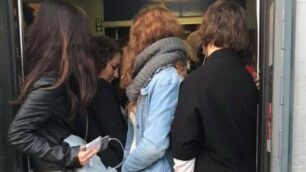 Una foto scattata dai pendolari la mattina di lunedì 15 ottobre 2018 alla stazione di Lissone